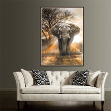 Carica l'immagine nel visualizzatore di Gallery, Elefante in piedi - diamante rotondo - 40x30cm