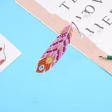 Carica l'immagine nel visualizzatore di Gallery, Fai da te a mano Art Diamond Painting Segnalibro Feather Series