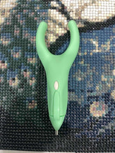 Carica l'immagine nel visualizzatore di Gallery, Penna Diamond painting dalla forma ergonomica